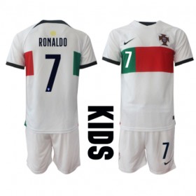 Baby Fußballbekleidung Portugal Cristiano Ronaldo #7 Auswärtstrikot WM 2022 Kurzarm (+ kurze hosen)